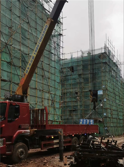 栖霞市“慢工细活”—— 吊车的 “微动控制” 技术